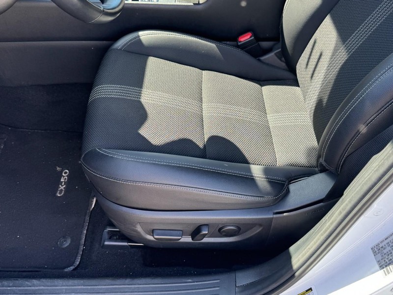 Mazda CX-50 Vehicle Full-screen Gallery Image 23