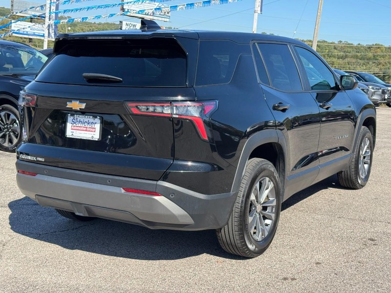 Chevrolet Equinox Vehicle Full-screen Gallery Image 21