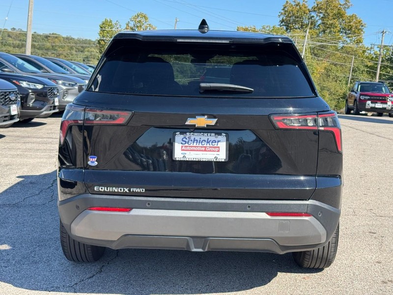 Chevrolet Equinox Vehicle Full-screen Gallery Image 22