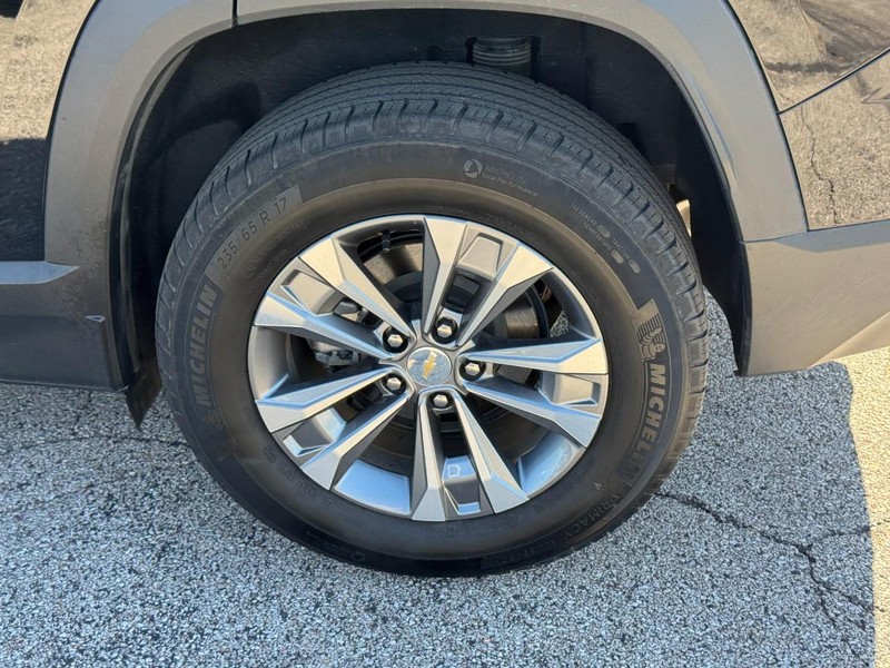 Chevrolet Equinox Vehicle Full-screen Gallery Image 25
