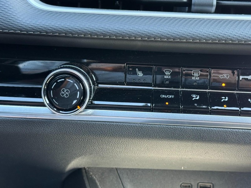 Chevrolet Equinox Vehicle Full-screen Gallery Image 36