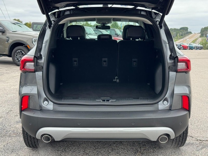 Ford Escape Vehicle Full-screen Gallery Image 05