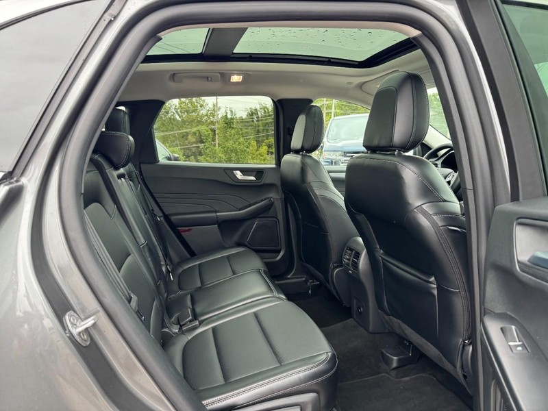 Ford Escape Vehicle Full-screen Gallery Image 10