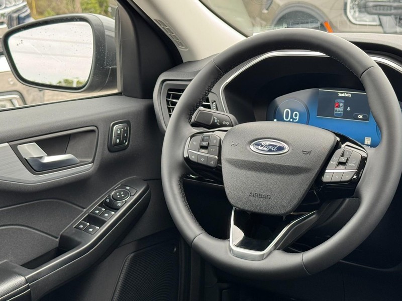 Ford Escape Vehicle Full-screen Gallery Image 12