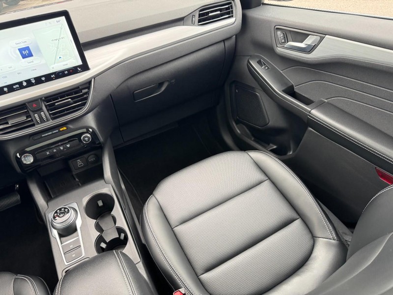 Ford Escape Vehicle Full-screen Gallery Image 15