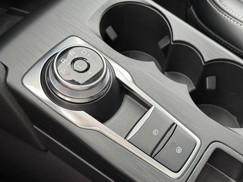 Ford Escape Vehicle Full-screen Gallery Image 20
