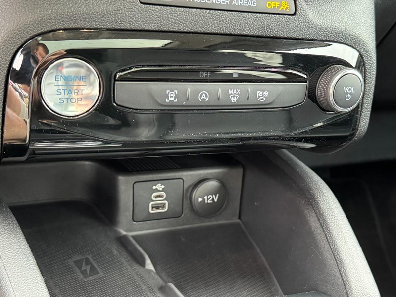 Ford Escape Vehicle Full-screen Gallery Image 21