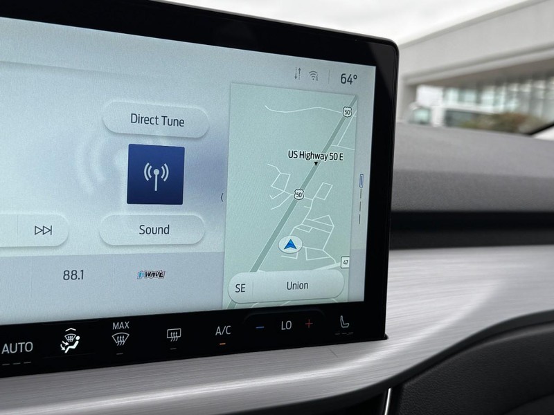 Ford Escape Vehicle Full-screen Gallery Image 23