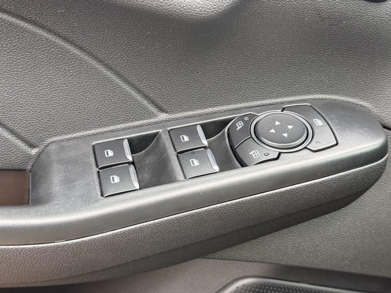 Ford Escape Vehicle Full-screen Gallery Image 25