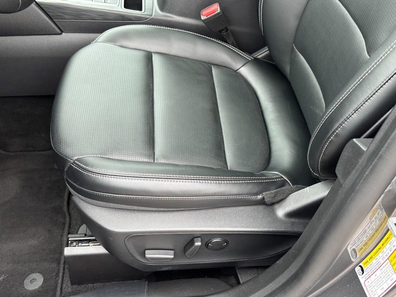 Ford Escape Vehicle Full-screen Gallery Image 26