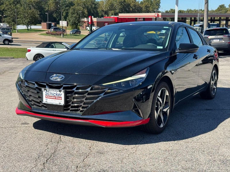 Hyundai Elantra Vehicle Full-screen Gallery Image 08