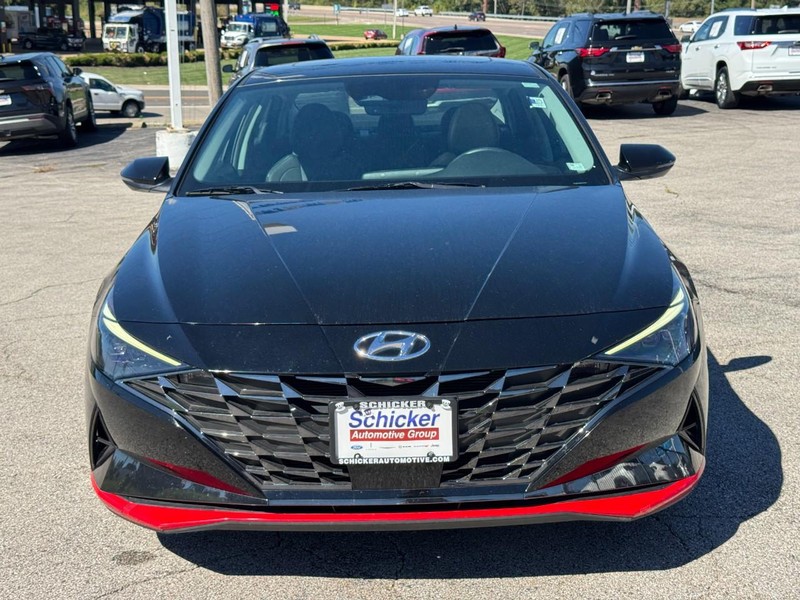Hyundai Elantra Vehicle Full-screen Gallery Image 09