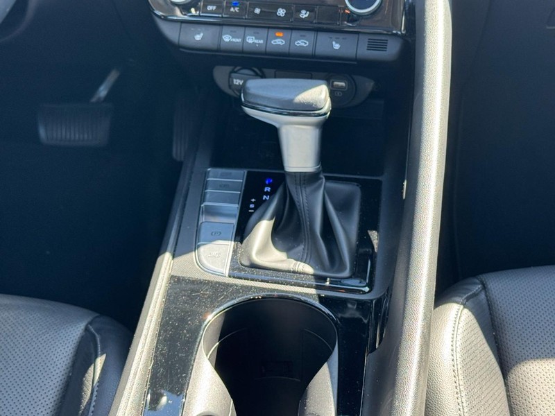 Hyundai Elantra Vehicle Full-screen Gallery Image 14