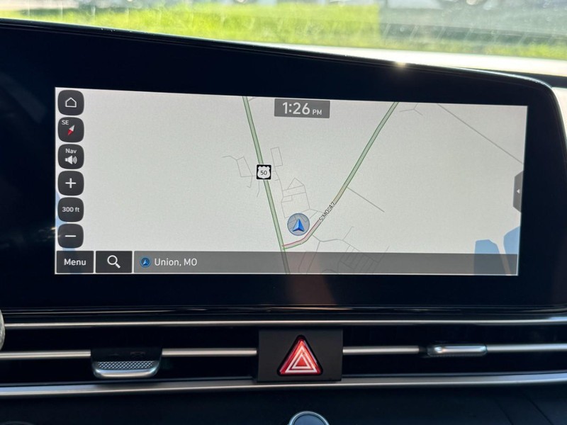 Hyundai Elantra Vehicle Full-screen Gallery Image 21