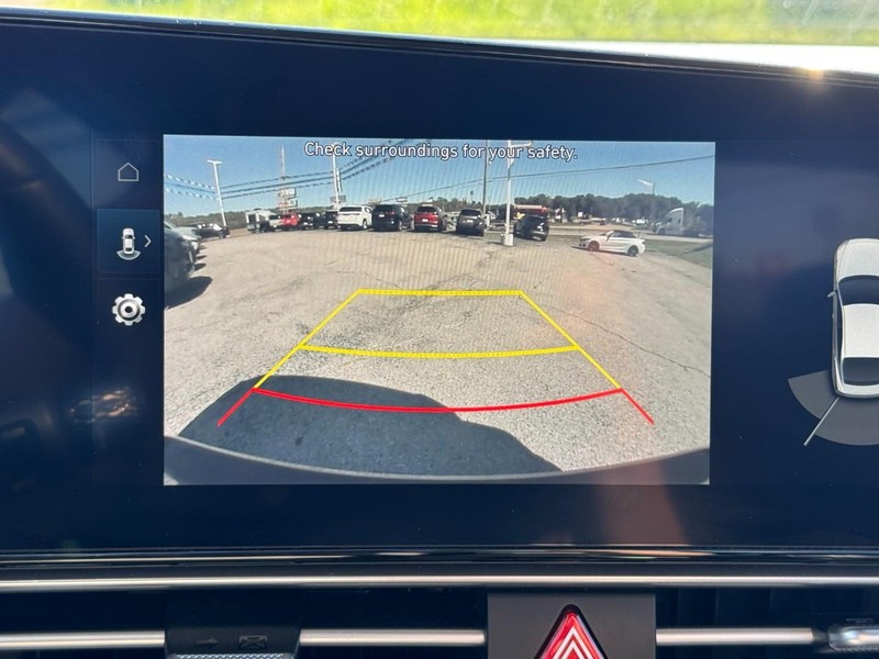 Hyundai Elantra Vehicle Full-screen Gallery Image 22