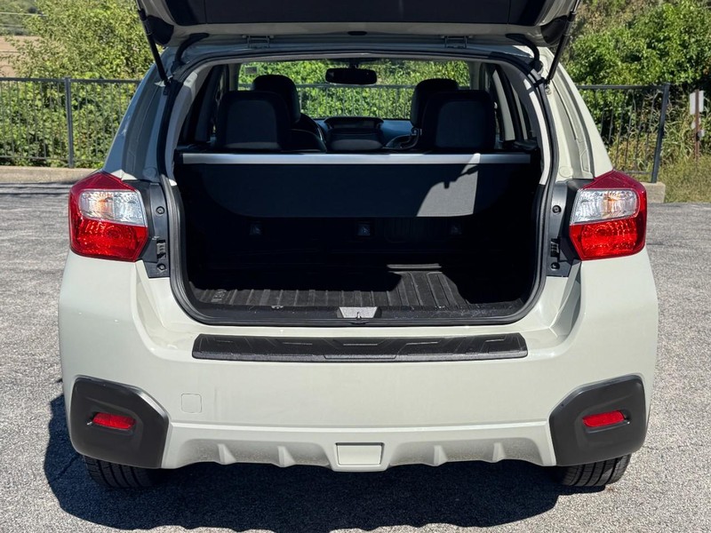 Subaru XV Crosstrek Vehicle Full-screen Gallery Image 05