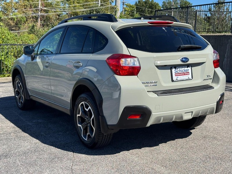 Subaru XV Crosstrek Vehicle Full-screen Gallery Image 06