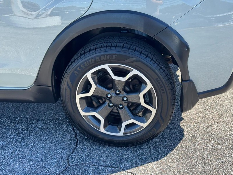 Subaru XV Crosstrek Vehicle Full-screen Gallery Image 07