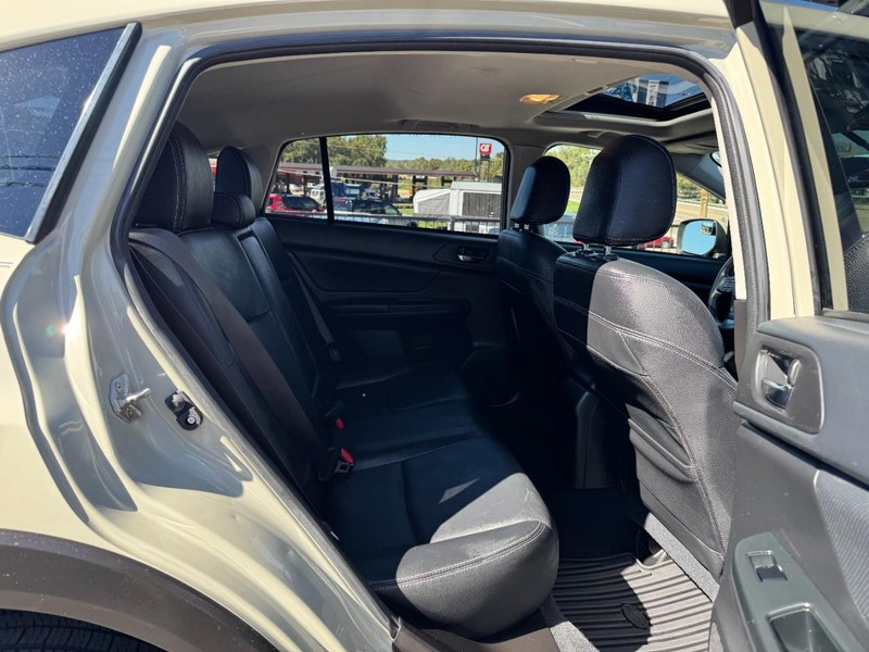 Subaru XV Crosstrek Vehicle Full-screen Gallery Image 10