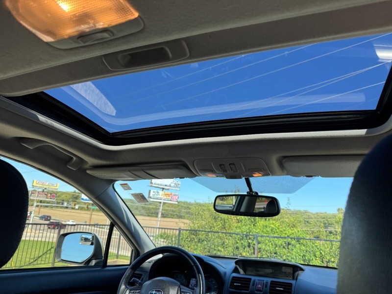 Subaru XV Crosstrek Vehicle Full-screen Gallery Image 11