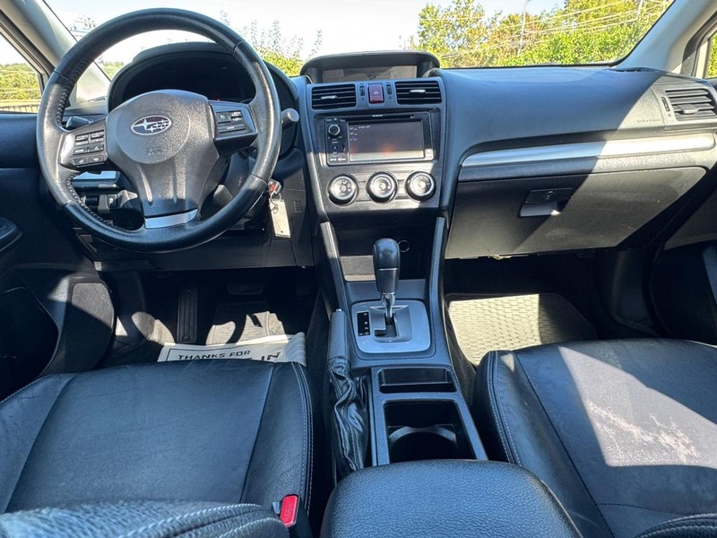 Subaru XV Crosstrek Vehicle Full-screen Gallery Image 12