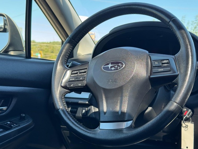 Subaru XV Crosstrek Vehicle Full-screen Gallery Image 13