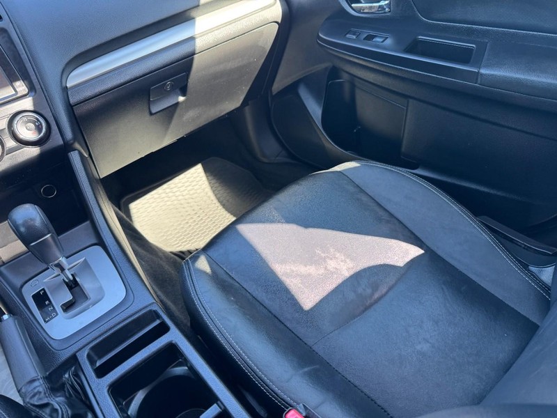 Subaru XV Crosstrek Vehicle Full-screen Gallery Image 16