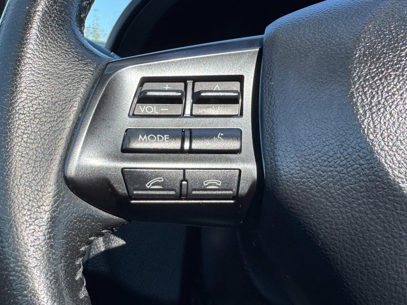 Subaru XV Crosstrek Vehicle Full-screen Gallery Image 17