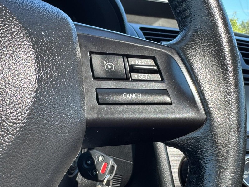 Subaru XV Crosstrek Vehicle Full-screen Gallery Image 18