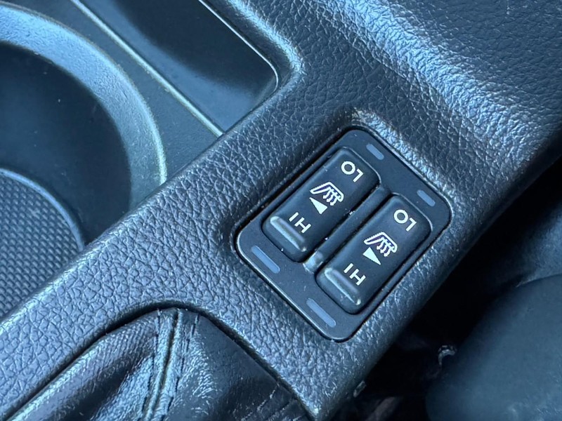 Subaru XV Crosstrek Vehicle Full-screen Gallery Image 21