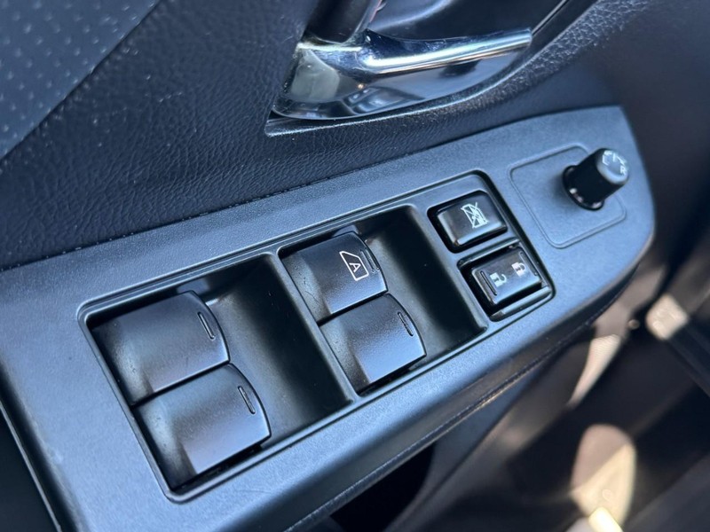 Subaru XV Crosstrek Vehicle Full-screen Gallery Image 23