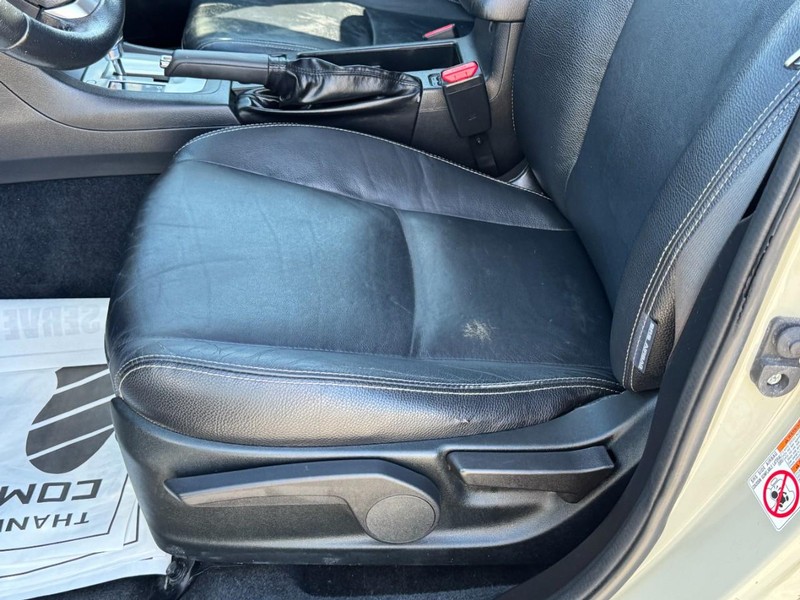 Subaru XV Crosstrek Vehicle Full-screen Gallery Image 24