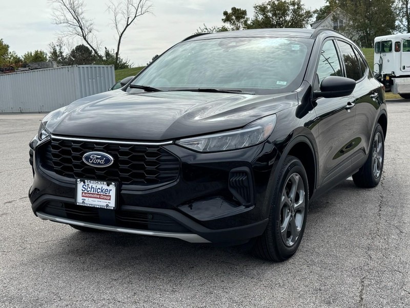 Ford Escape Vehicle Full-screen Gallery Image 08