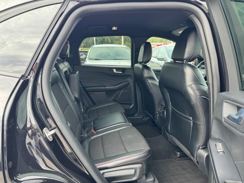 Ford Escape Vehicle Full-screen Gallery Image 10