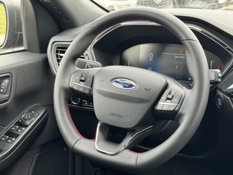 Ford Escape Vehicle Full-screen Gallery Image 12