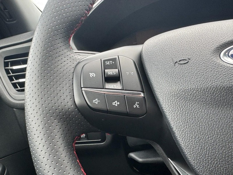 Ford Escape Vehicle Full-screen Gallery Image 16
