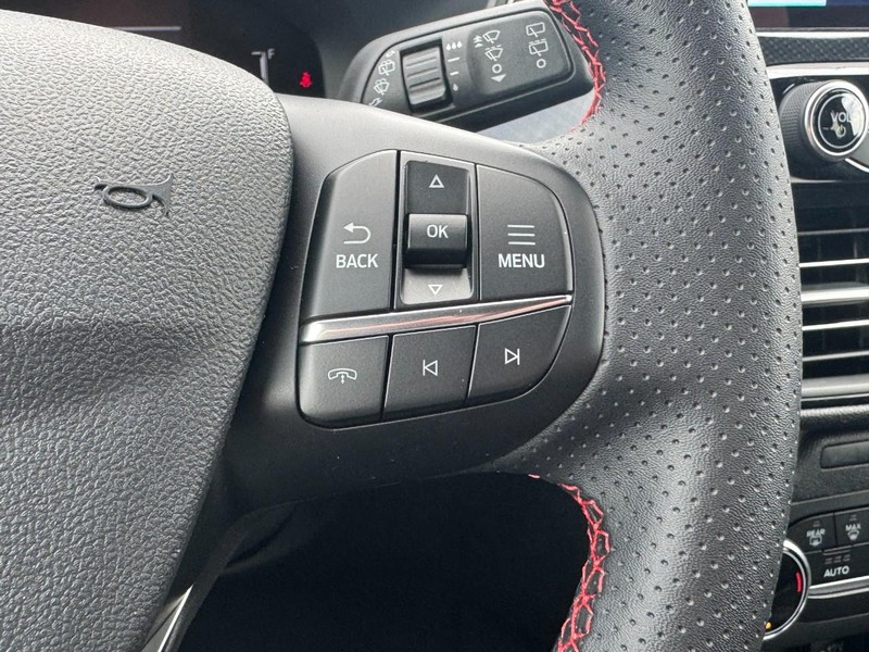 Ford Escape Vehicle Full-screen Gallery Image 17