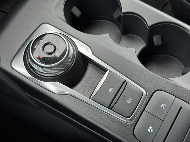 Ford Escape Vehicle Full-screen Gallery Image 19