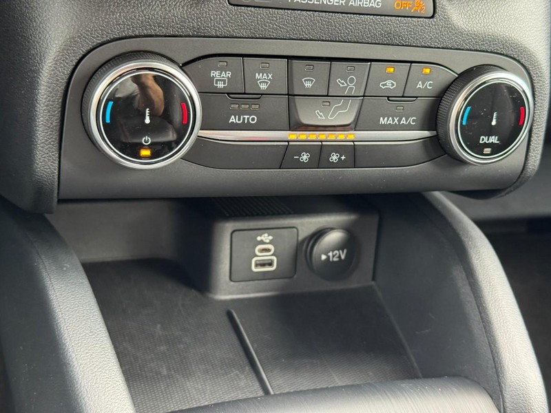 Ford Escape Vehicle Full-screen Gallery Image 20