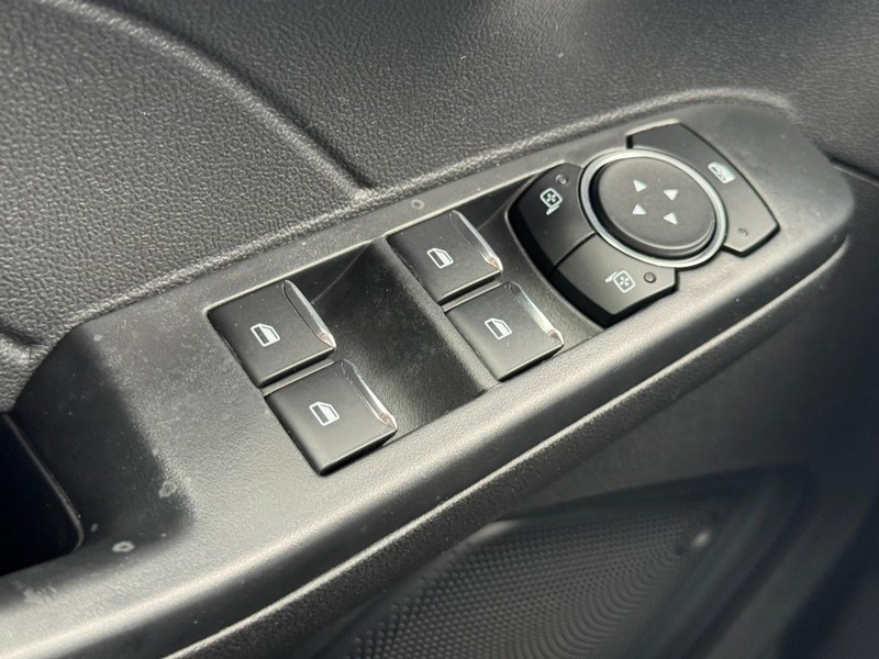 Ford Escape Vehicle Full-screen Gallery Image 22