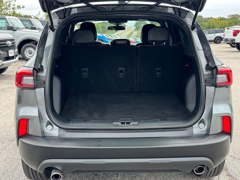 Ford Escape Vehicle Full-screen Gallery Image 05