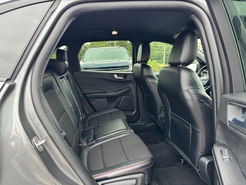 Ford Escape Vehicle Full-screen Gallery Image 10