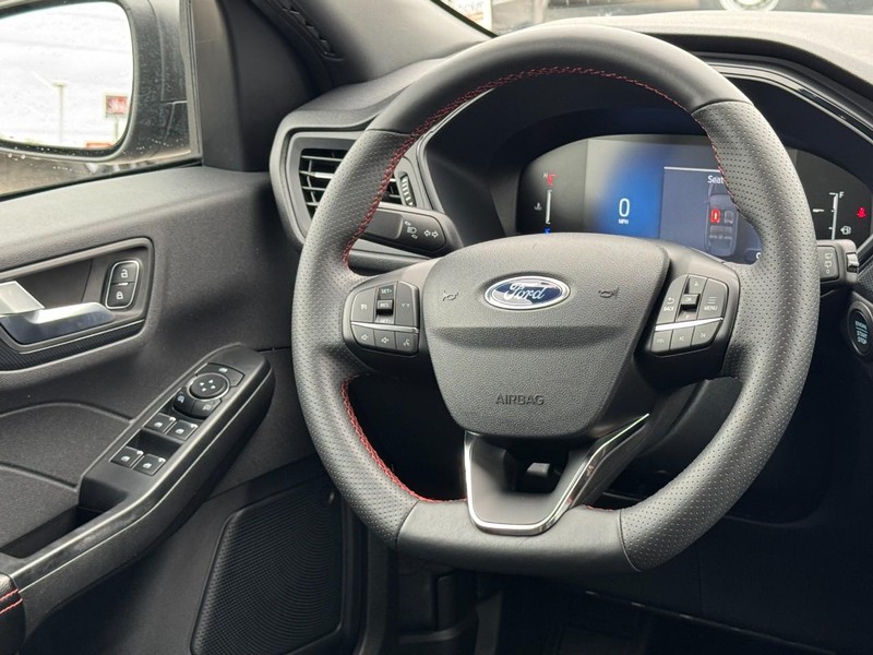 Ford Escape Vehicle Full-screen Gallery Image 12