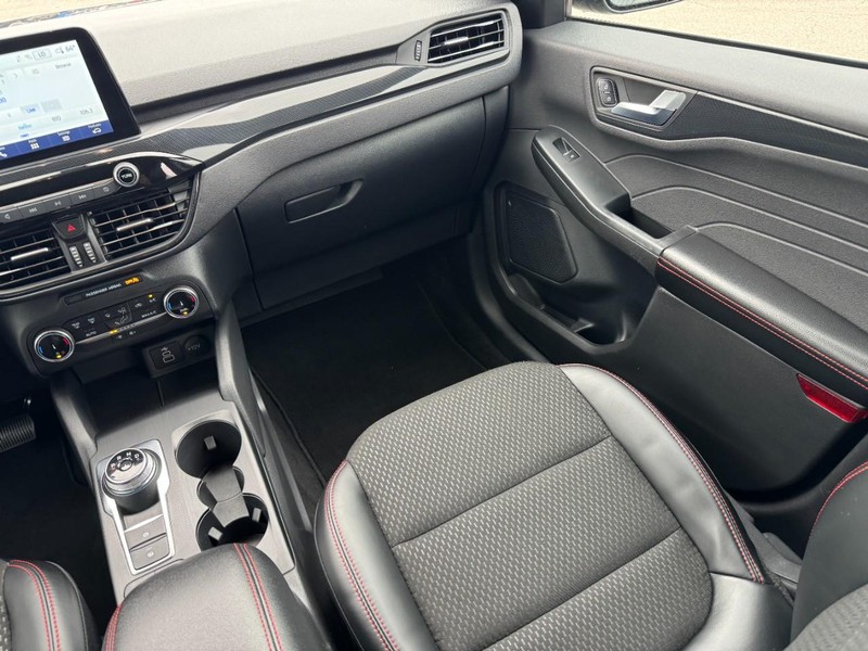 Ford Escape Vehicle Full-screen Gallery Image 15