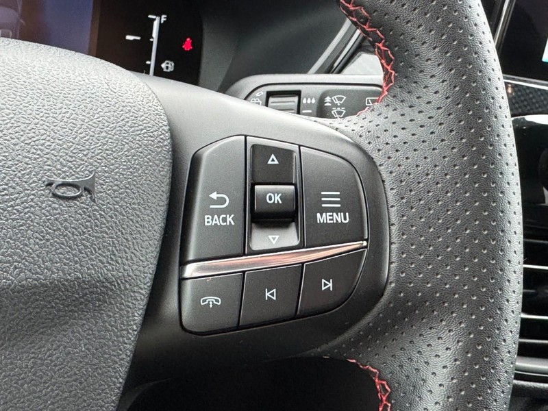 Ford Escape Vehicle Full-screen Gallery Image 17