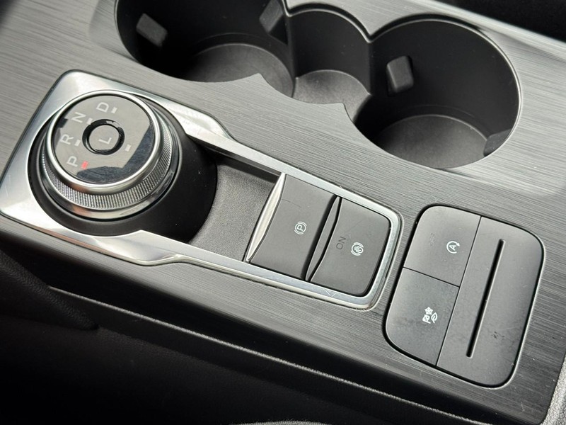 Ford Escape Vehicle Full-screen Gallery Image 19