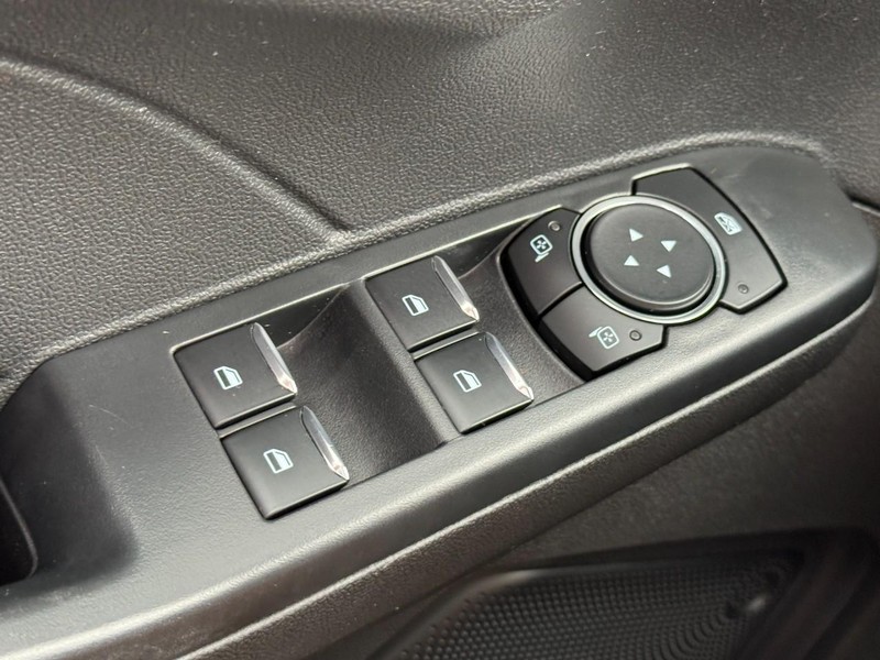 Ford Escape Vehicle Full-screen Gallery Image 22