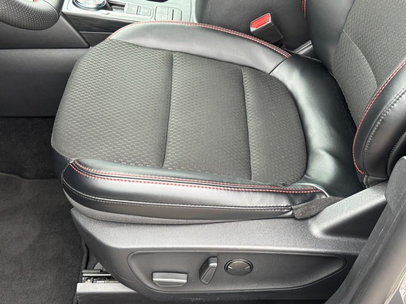 Ford Escape Vehicle Full-screen Gallery Image 23