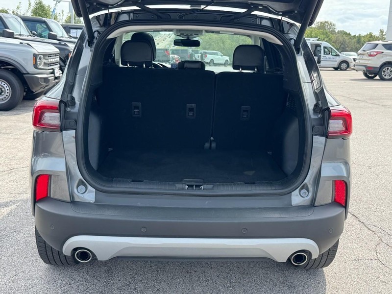 Ford Escape Vehicle Full-screen Gallery Image 05
