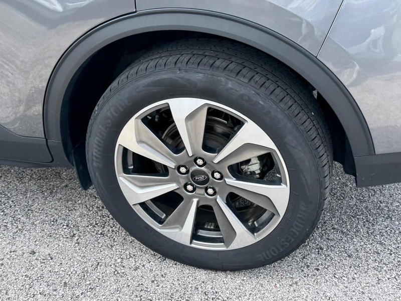 Ford Escape Vehicle Full-screen Gallery Image 07